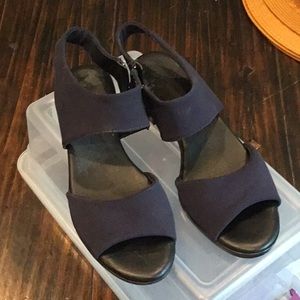 Alex Marie Sandals. Size 7